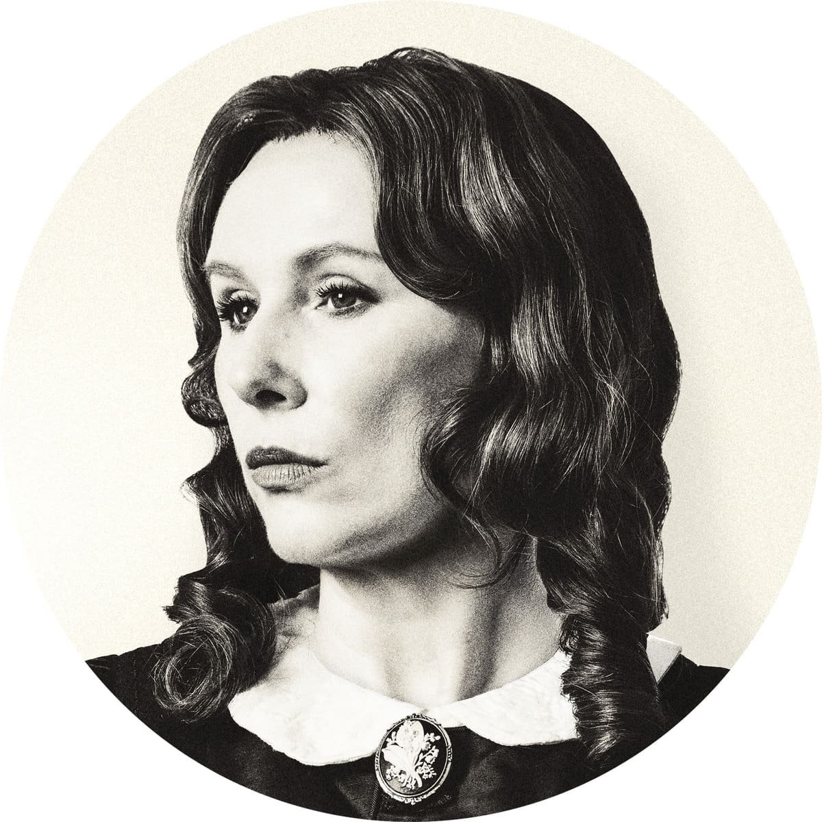 black and white portrait image of catherine tate as abraham lincoln's wife, mary for play oh mary
