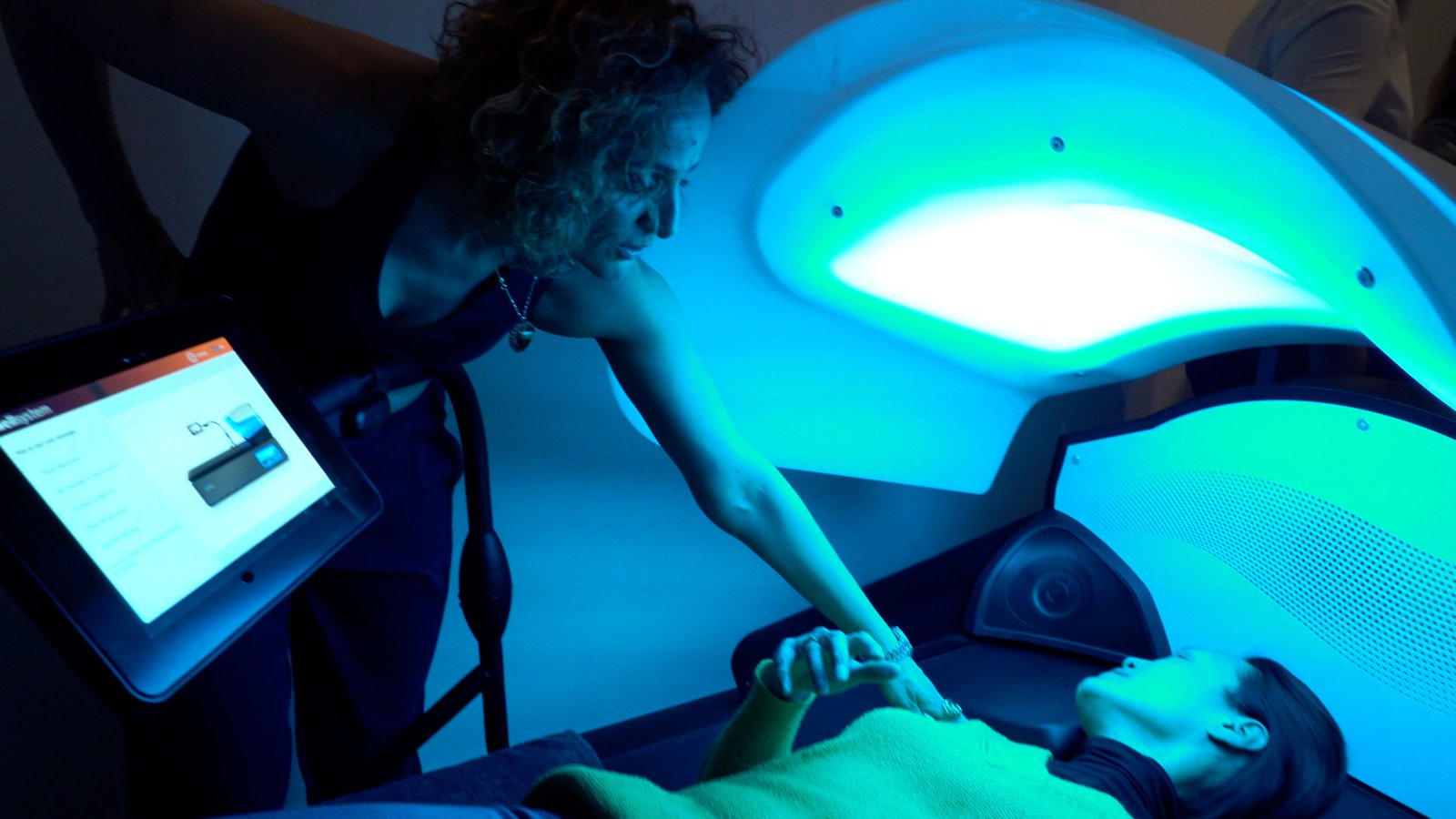 A woman relaxing on a dry water massage bed as part of a longevity-focused biohacking and recovery experience at Vidavii Mayfair.