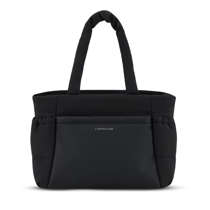 Kapten & Son Hellvi Cloud Medium tote bag in black with padded design and front zip pocket. This lightweight, modern tote is perfect for daily essentials, commuting, or travel.