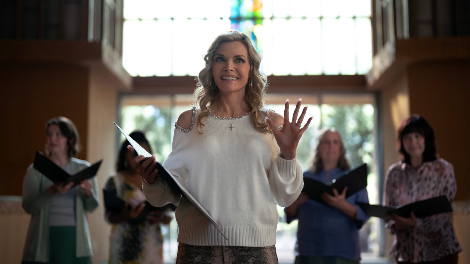 Michelle Pfeiffer as Shyanne singing with a choir behind her in 'Margo's Got Money Troubles'.